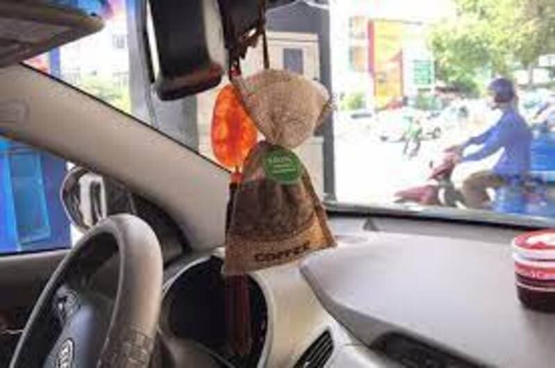 khu-mui-o-to-bang-ca-phe