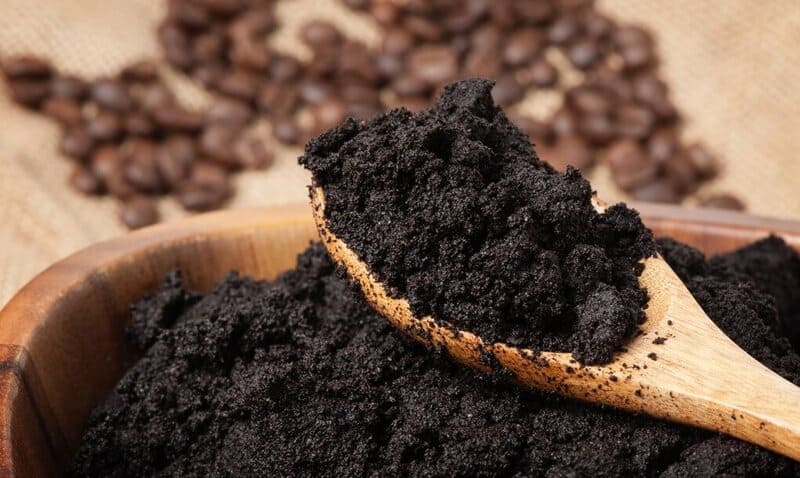 su-dung-ca-phe-tan-trang-go