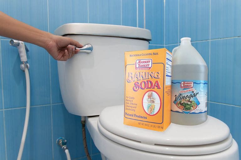 cach-thong-bon-cau-bang-baking-soda