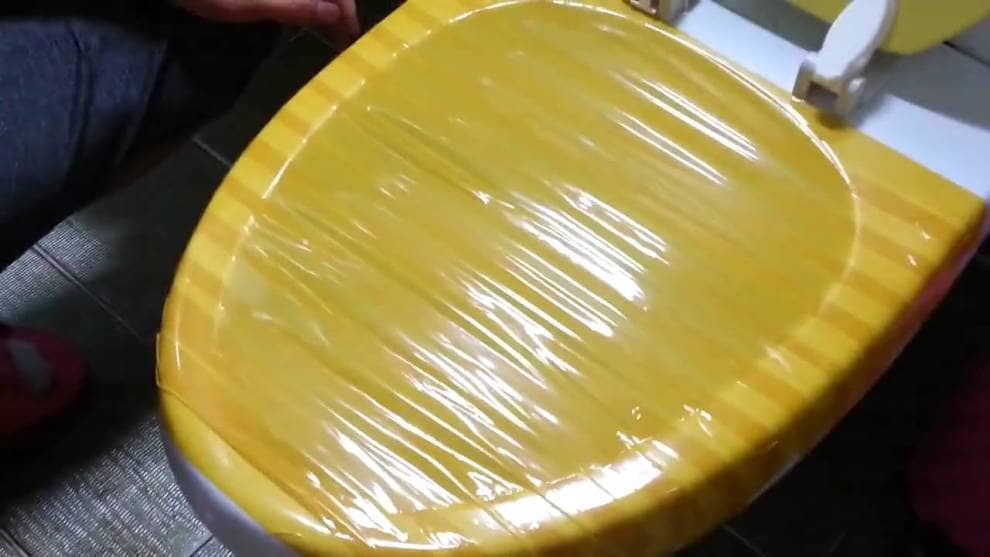 Hướng Dẫn Cách Thông Bồn Cầu Bằng Băng Keo Cực Dễ Dàng