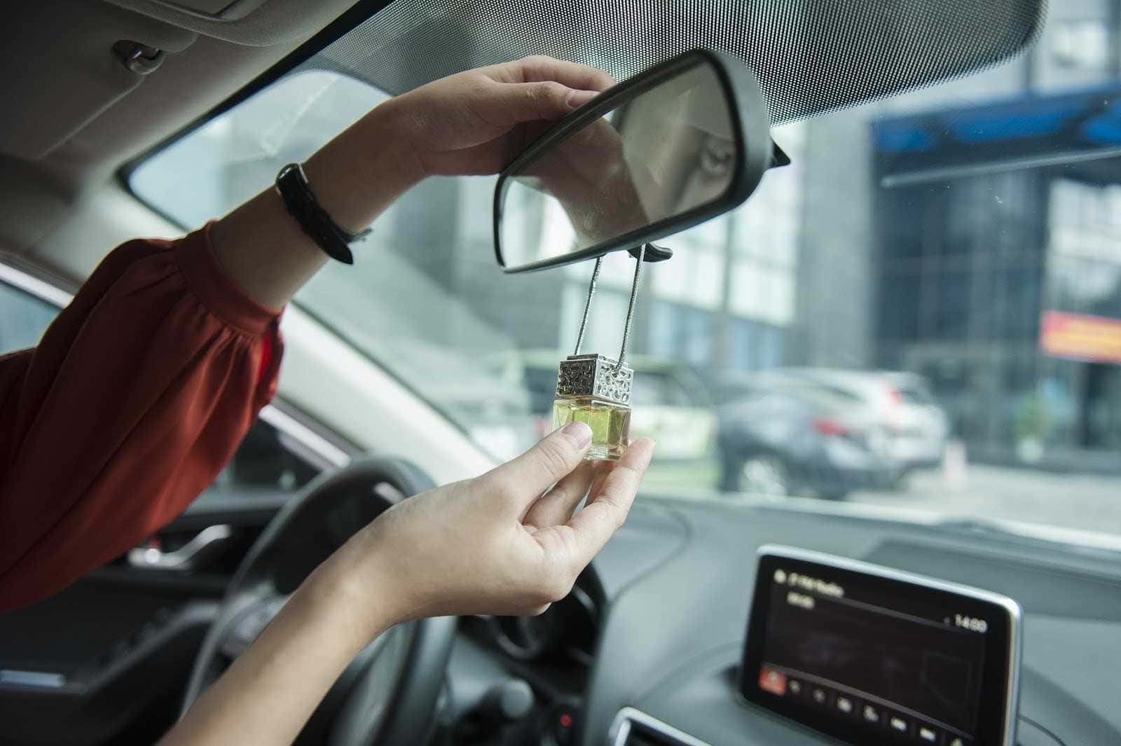Top Những Cách Khử Mùi Xe Ô Tô Cũ Tại Nhà Đơn Giản
