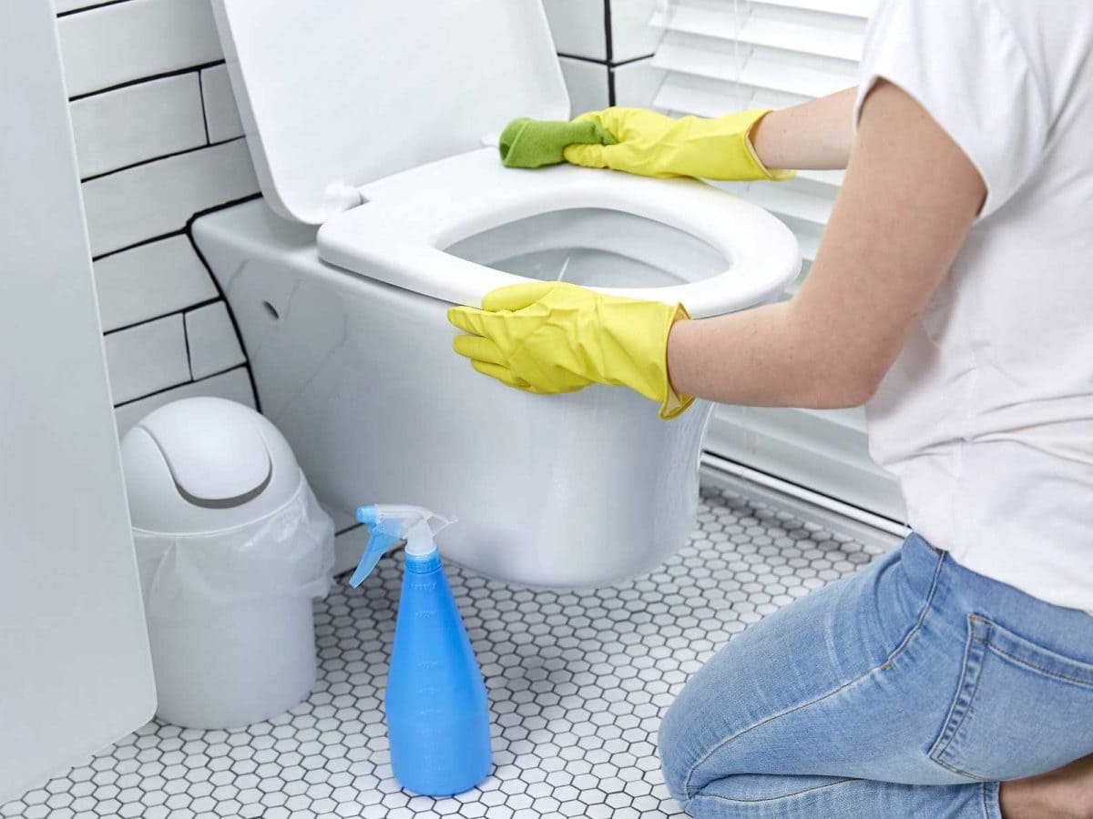 Cách Tự Làm Nước Khử Mùi Bồn Cầu Đơn Giản 