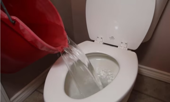 Một số cách để thông bồn cầu dễ dàng hiệu quả