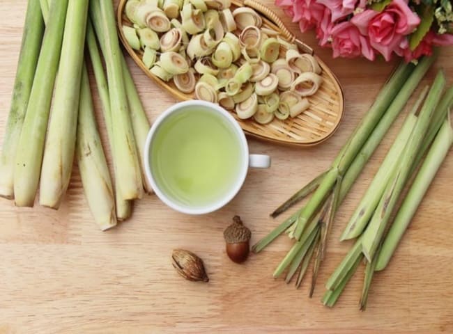 cach-khu-mui-nha-ve-sinh-bang-sa