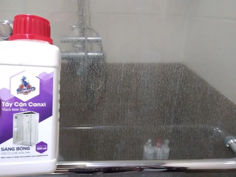 Tác hại của cặn canxi trên kính lâu ngày